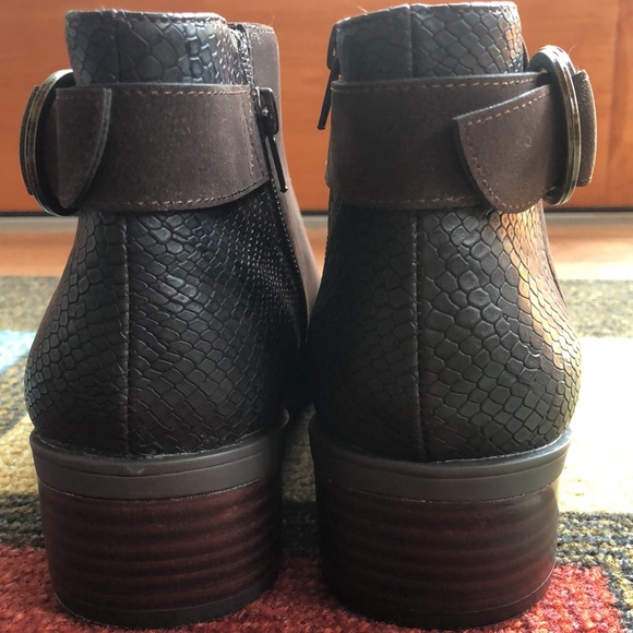 Women’s like new brown ankle boots size 8.5 W - Picture 4 of 6
